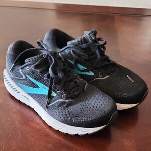 Brooks Black and Teal Ariel 20 Sz 9 WIDE